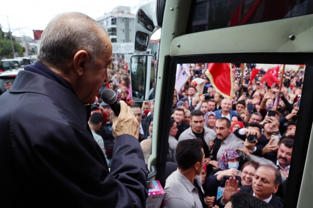 Balıkesir&#039;e 3.5 yıl aradan sonra gelen Cumhurbaşkanı Recep Tayyip Erdoğan&#039;a, Hava Limanından Kuvayi Milliye Miting alanına gelene kadar sevgi gösterilerinde bulundu.