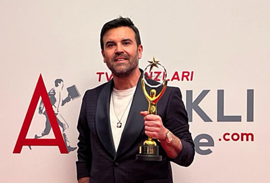 Ismail Ozkan Ayakli Gazte