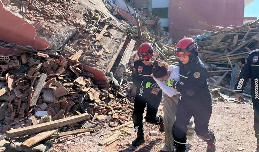 Deprem Tatbikati (1)