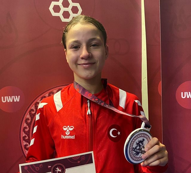 Reyyan Yildiz 12