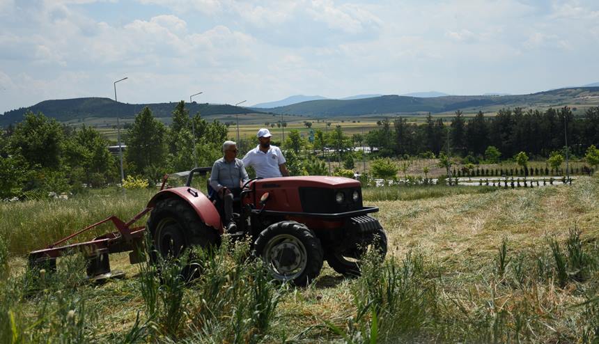 Tarla Traktor Ekim (1)