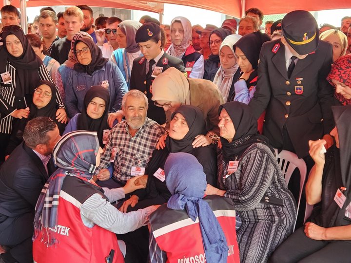 Belgin Uygur Sehit Kepsut