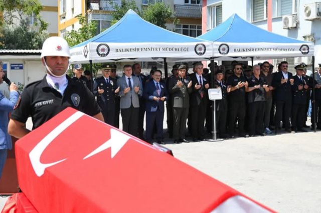 Polis Zekai Ozel Cenaze