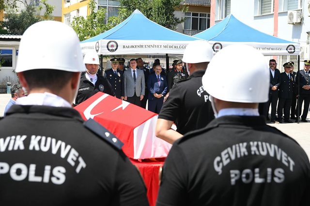 Polis Zekai Ozel Cenaze1