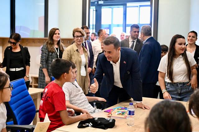 Akiq Kutuphane Camlik (4)