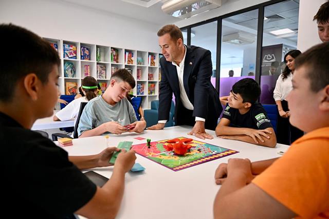 Akiq Kutuphane Camlik (5)