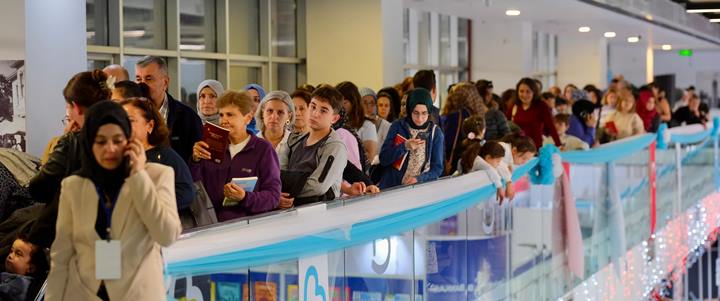 Kitap Fuari Balikesire Imzasini Atti 6