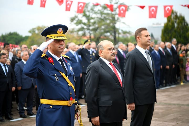 Vali Sindirgi Ustaoglu Akin