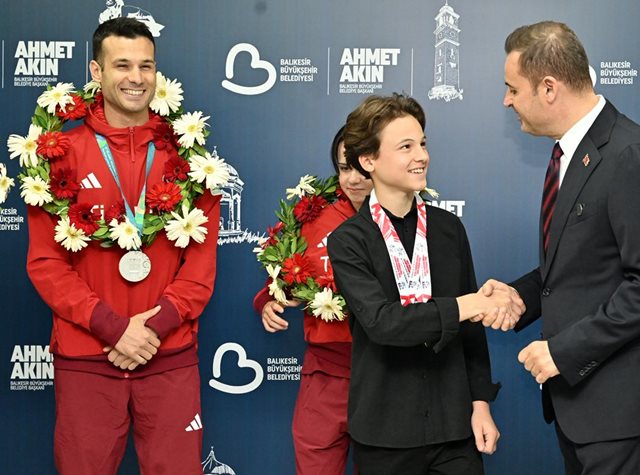 Baskan Akin Milli Sporculari Agirladi 5