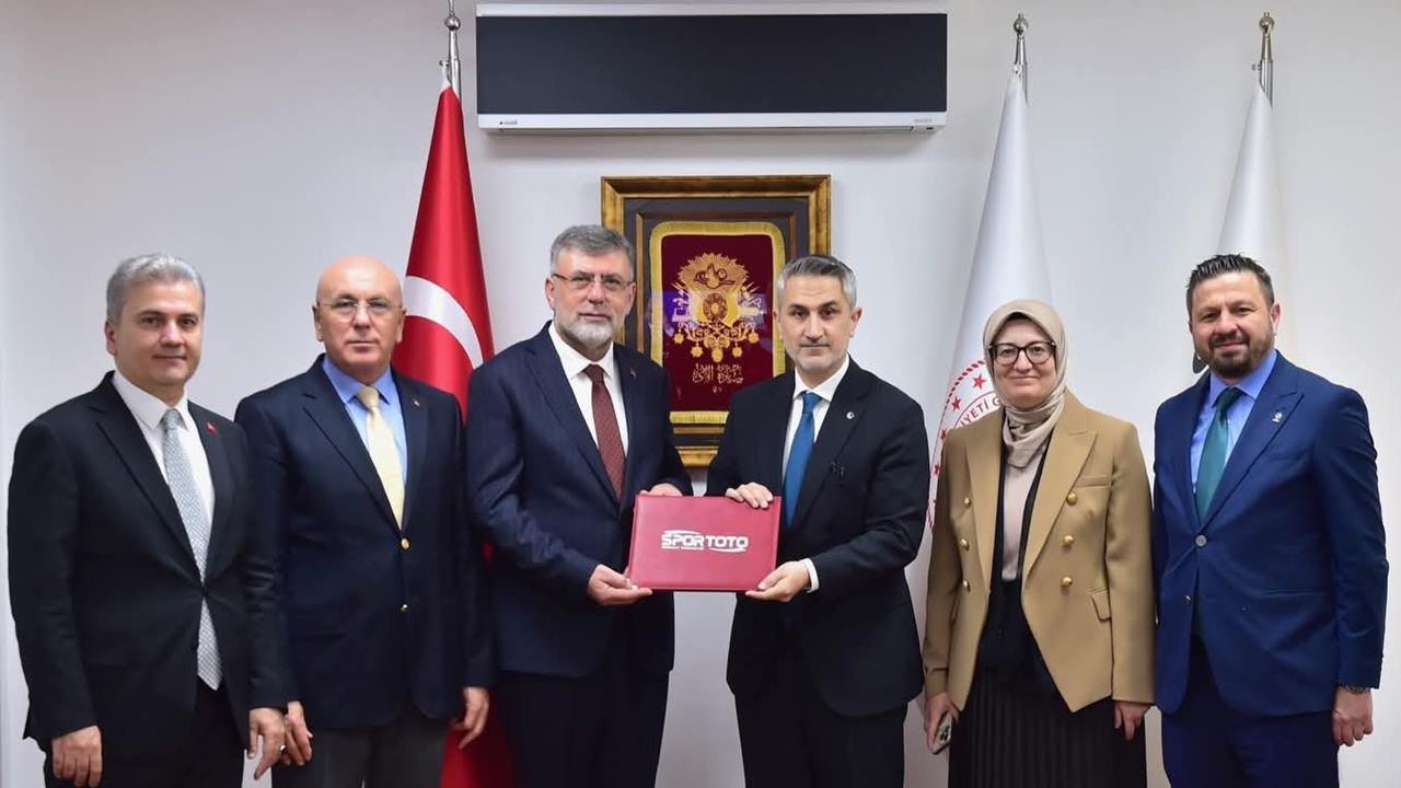 İmzalar atıldı.. Balıkesir'e yeni spor yatırımları