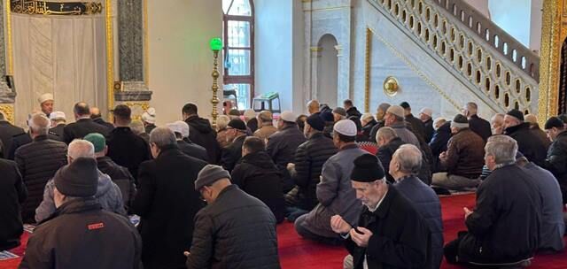 Pasa Cami Namaz Imam (1)