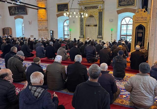 Pasa Cami Namaz Imam (2)