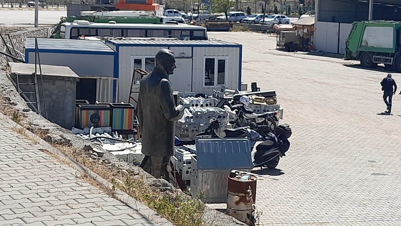 Ataturk Sindirgi1