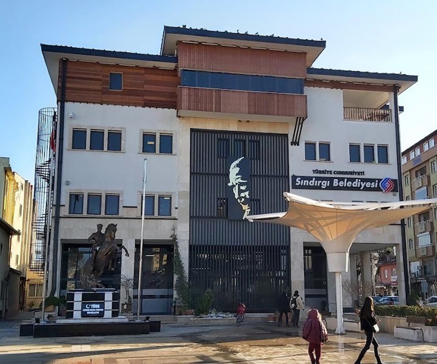 Sindirgi Belediye Binasi