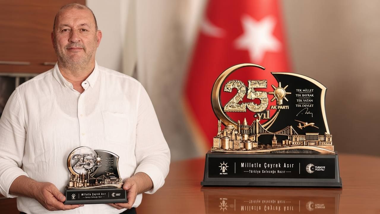 Cumhurbaşkanı Erdoğan’dan Mustafa Göksel’e 25. Yıl Plaketi