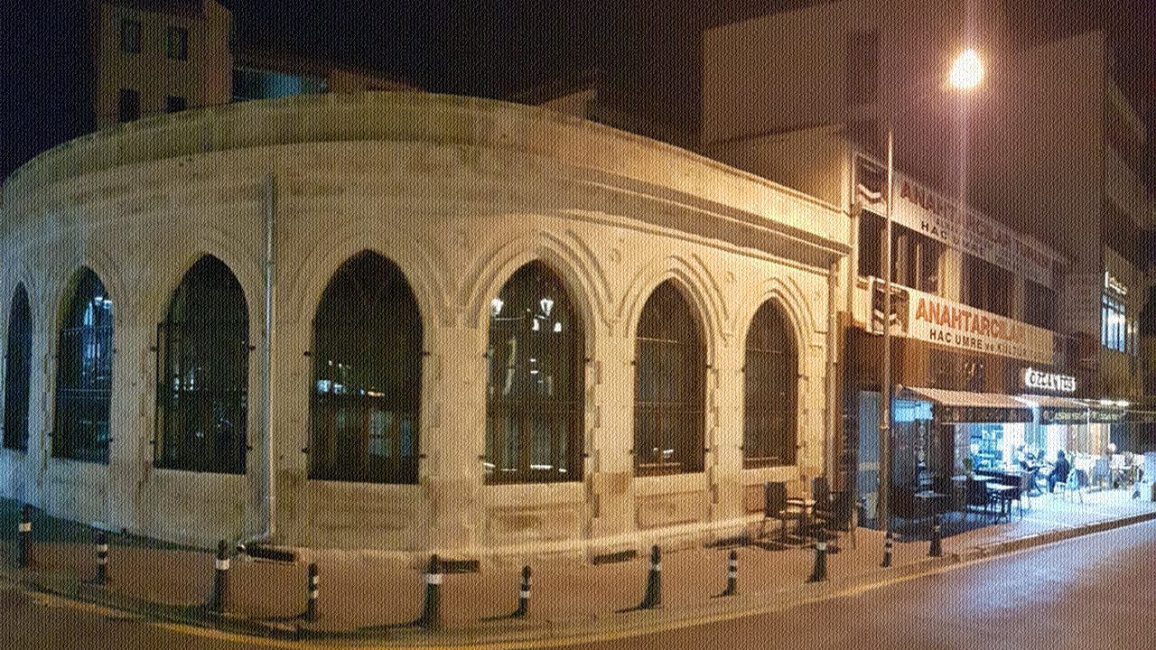 Karesi Turbesi Gece