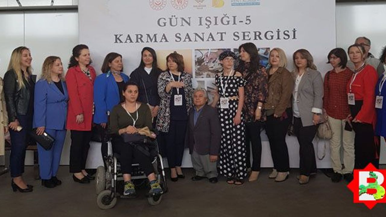 Balıkesir'de Gün Işığı Karma Sanat Sergisi açıldı
