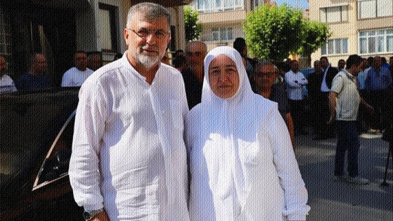 Başkan İsmail Cankul eşiyle birlikte Hacca gitti