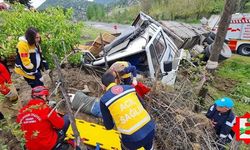 Balıkesir'de kamyon devrildi: 4 yaralı var