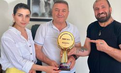 Eşref Uslu'ya En Duyarlı Siyasetçi ödülü