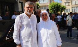 Başkan İsmail Cankul eşiyle birlikte Hacca gitti