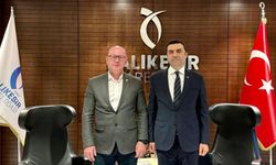 Serkan Sarı, Balıkesir Ticaret Odası'nı ziyaret etti
