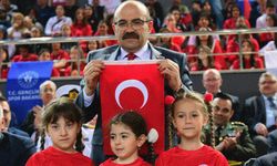 Vali Ustaoğlu 19 Mayıs mesajında gençlere seslendi