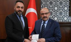 Vali Ustaoğlu, Kızılay'a kurban bağışında bulundu