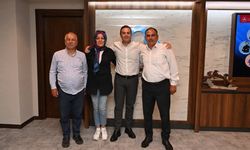 Ahmet Akın "kale komutanları"nı kucakladı