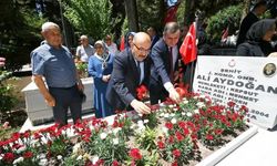 Kurban Bayramı arifesinde Şehitlikte duygusal tören