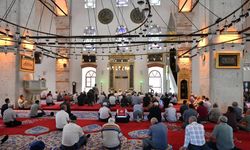 Cuma Hutbesinden: "Ateşten Gömlek Giymeyin!"