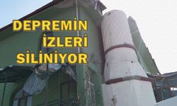 Gölcük'teki deprem hasarlı minare güvenli şekilde yıkıldı