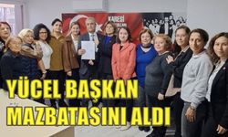 Yücel Erişen mazbatasını ekibiyle beraber aldı