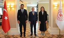 Güreşin İki Büyük İsmi Bakan Bak’ı Ziyaret Etti