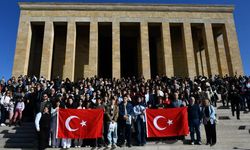 Balıkesirli gençler Ata’nın huzurunda