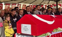 Balıkesir şehidi Emre Sayın'ı yüreğine gömdü