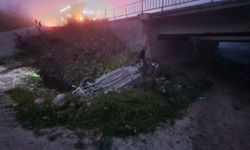 Balıkesir'de feci kaza. Köprüden dereye uçtu!