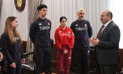 Balıkesir’in Gururları Vali Ustaoğlu’nu Ziyaret Etti