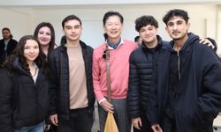 Kepsut’ta bir Japon türkü söyledi, gönüllere dokundu