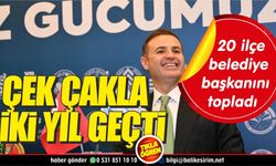 Ahmet Akın ilçe belediyelerine mavi boncuk dağıttı!