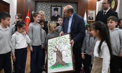 Minik öğrencilerden Vali Ustaoğlu’na sürpriz ziyaret