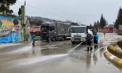 Dursunbey’de cadde ve sokaklar yıkanıyor