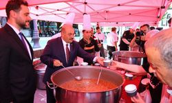 Vakıflar aşure geleneğini Balıkesir meydanına taşıdı