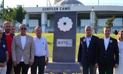 ÇAMLIK ŞEHİTLER CAMİSİ ÖNÜNE SREBRENİTSA ANITI!
