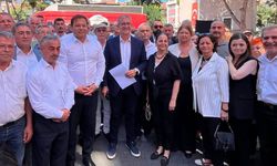 CHP'de il ilçe yönetimleriyle 11 belediye başkanı istifa etti