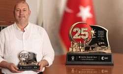 Cumhurbaşkanı Erdoğan’dan Mustafa Göksel’e 25. Yıl Plaketi