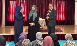 İl Müftüsü Yaşar'dan Hafız Hayrunnisa Yüksel'e ödül