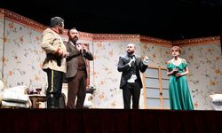 Balıkesir Şehir Tiyatrosu ilk ayında tam not aldı