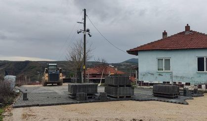 Kepsut Belediyesi kırsal mahallelere taş döşüyor
