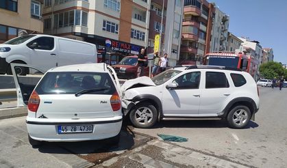 Otel Basri kavşağında sürücü yolu şaşırdı!